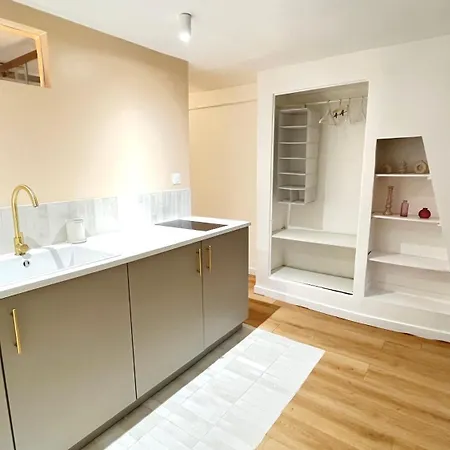 Charming Bright In Menilmontant Paris