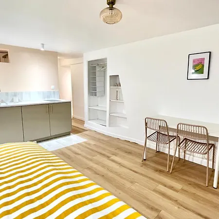 Charming Bright In Menilmontant باريس