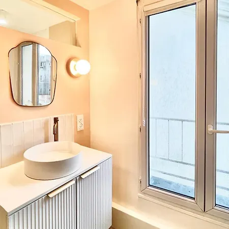Charming Bright In Menilmontant * باريس