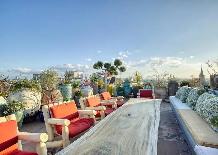 Charming Bright In Menilmontant Apartment Paris