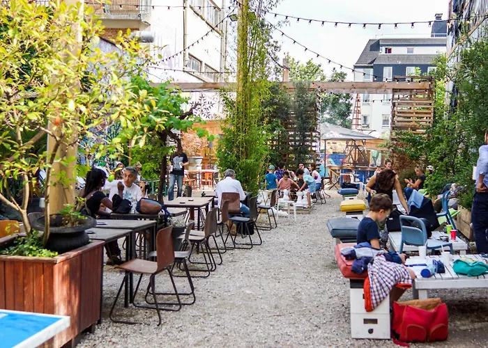 Charming Bright In Menilmontant Apartment