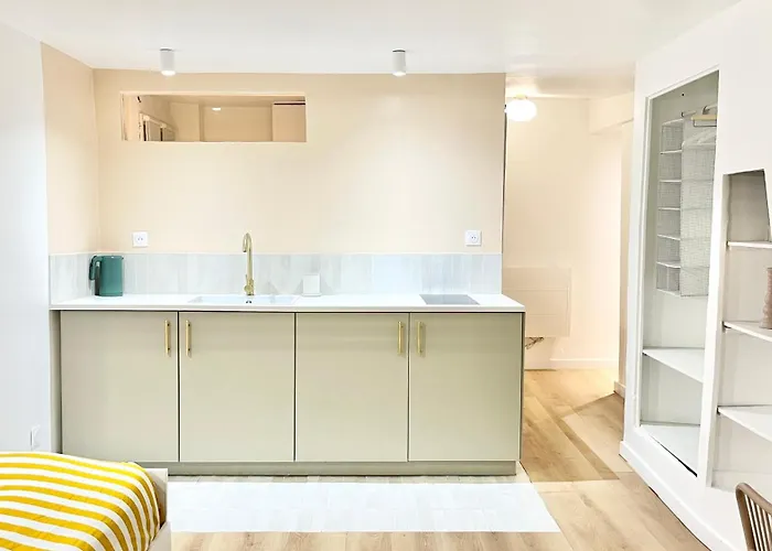 Charming Bright In Menilmontant Apartment *