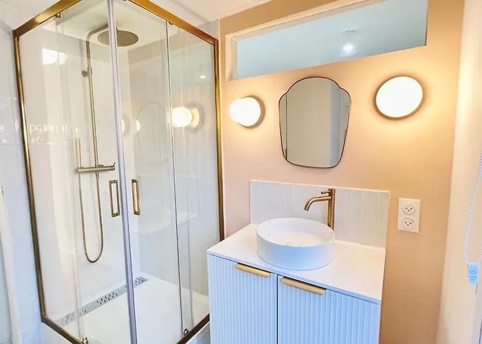 Apartment Charming Bright In Menilmontant Paris