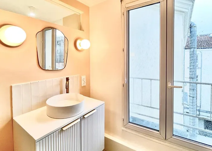 Charming Bright In Menilmontant * Paris