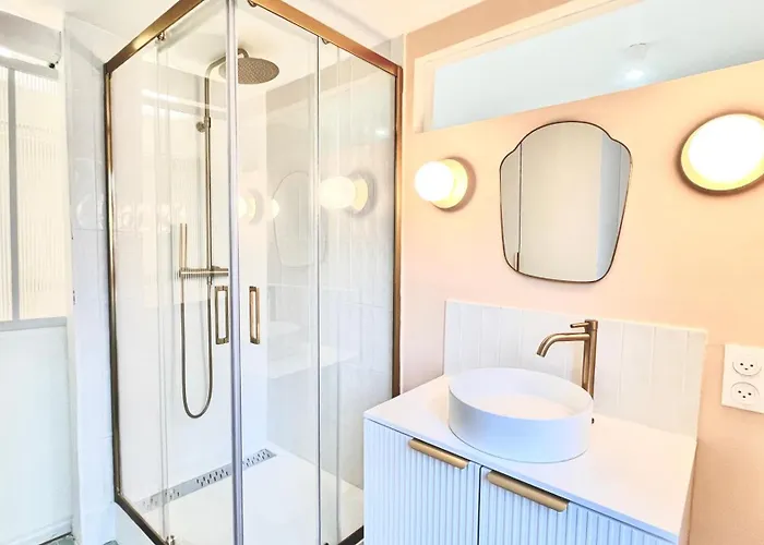 Charming Bright In Menilmontant Apartment *