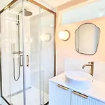 Charming Bright In Menilmontant Apartment *
